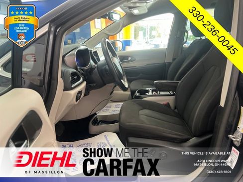 Used 2021 Chrysler Pacifica Touring w/ Cold Weather Group FWD image 20