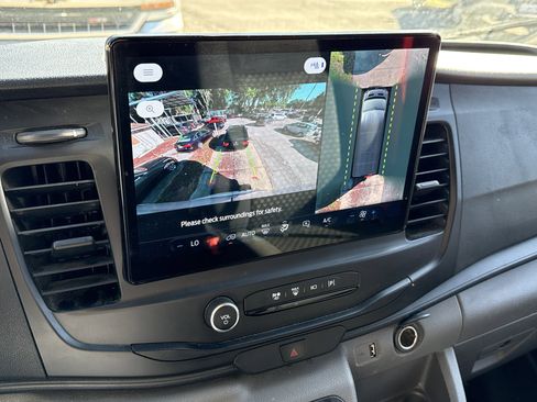 Used 2022 Ford E-Transit 148 High Roof Extended image 16