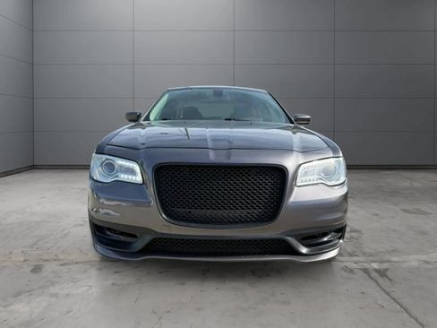 Used 2019 Chrysler 300 Touring RWD image 24