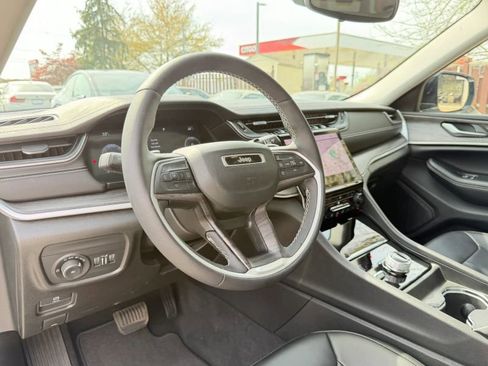 Used 2024 Jeep Grand Cherokee Limited image 12