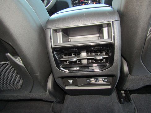 Used 2024 Jeep Grand Cherokee Laredo w/ Luxury Tech Group I image 19