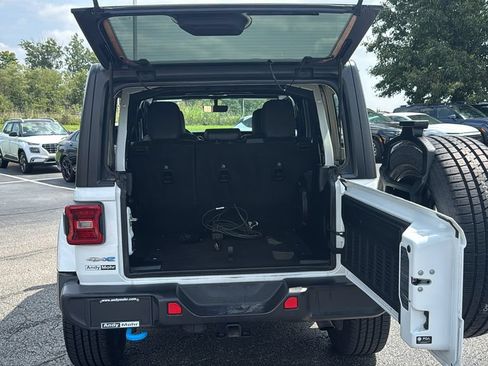 Used 2023 Jeep Wrangler Unlimited Sahara w/ Cold Weather Group AWD/4WD image 9