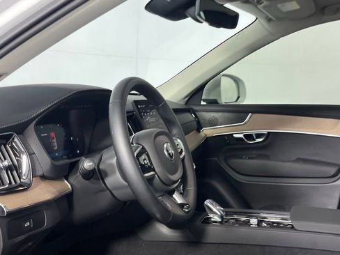 Used 2025 Volvo XC90 B5 Core w/ Protection Package Premier image 23