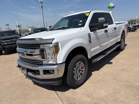 Used 2018 Ford F250 XLT w/ XLT Value Package image 3