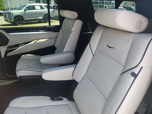 Certified 2026 Cadillac Escalade ESV Sport image 11