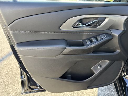 Used 2023 Chevrolet Traverse LT image 17