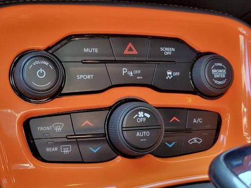 Used 2018 Dodge Challenger R/T w/ Driver Convenience Group RWD image 24