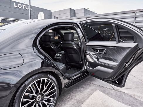 Used 2025 Mercedes-Benz S 580 4MATIC Sedan image 25