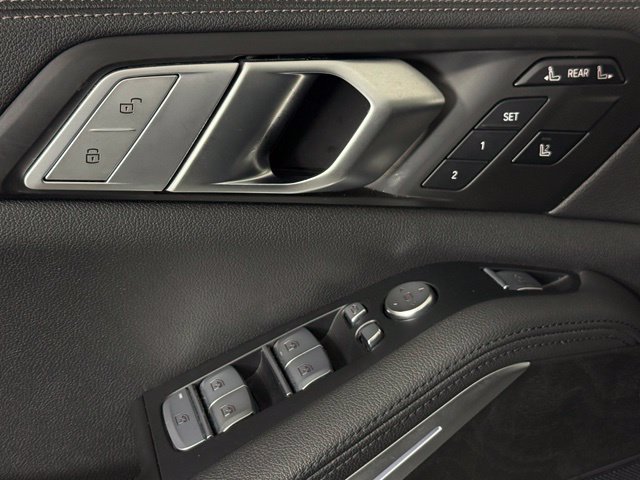 Used 2022 BMW X7 xDrive40i w/ Cold Weather Package AWD/4WD image 15