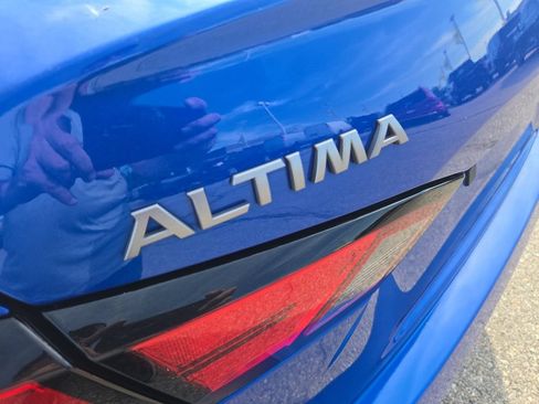 Used 2025 Nissan Altima 2.5 SV FWD image 34