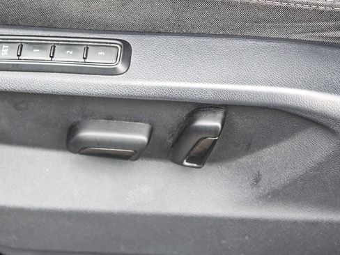 Used 2020 Volkswagen Atlas Cross Sport SEL image 21