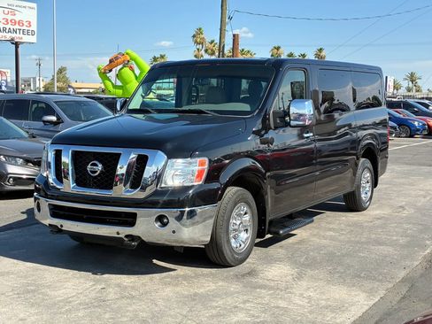 Used 2018 Nissan NV 3500 SL RWD image 2