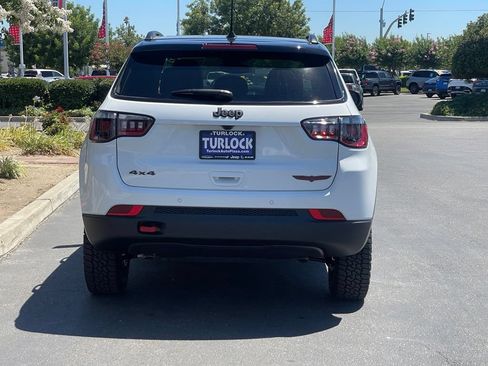 New 2026 Jeep Compass Trailhawk w/ Sun, Sound & Navigation Group AWD/4WD image 7