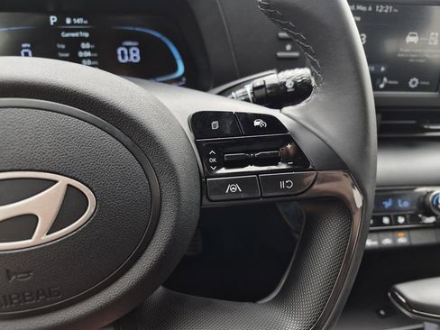 Used 2025 Hyundai Elantra Sport FWD image 19
