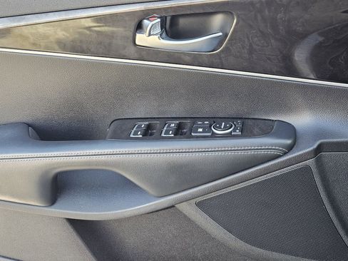 Used 2018 Kia Sorento LX image 30