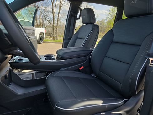 New 2026 Buick Enclave Sport Touring w/ LPO, Floor Liner Package AWD/4WD image 16
