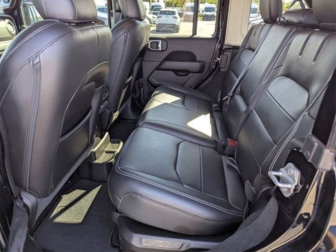 Used 2022 Jeep Wrangler Unlimited Sahara image 18