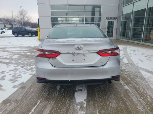 Used 2024 Toyota Camry LE image 6