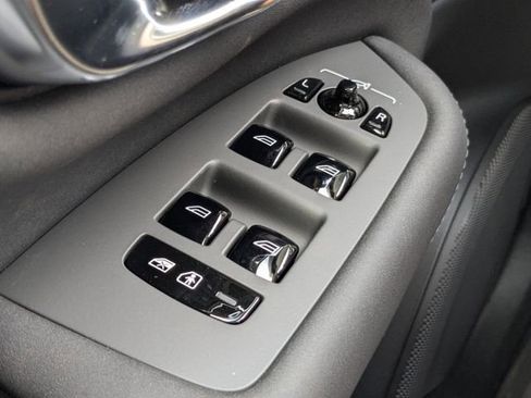 Certified 2025 Volvo XC90 T8 Plus w/ Protection Package Premier image 32