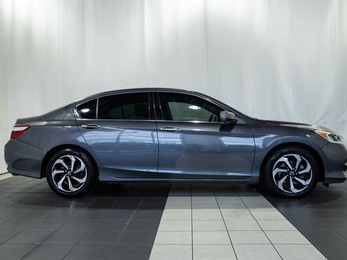 Used 2017 Honda Accord EX-L image 3