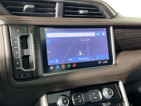 Used 2021 GMC Yukon Denali w/ Denali Premium Package image 24