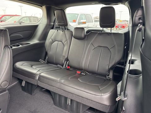 New 2026 Chrysler Pacifica Select AWD/4WD image 23
