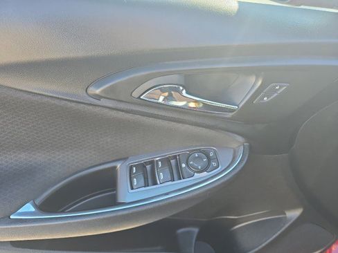 Used 2018 Chevrolet Malibu LT image 21