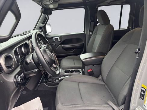 Used 2021 Jeep Gladiator Willys image 12