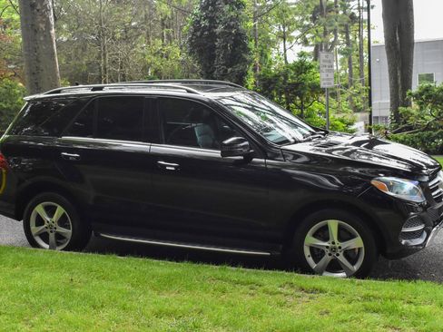 Used 2017 Mercedes-Benz GLE 350 w/ Premium 1 Package image 11