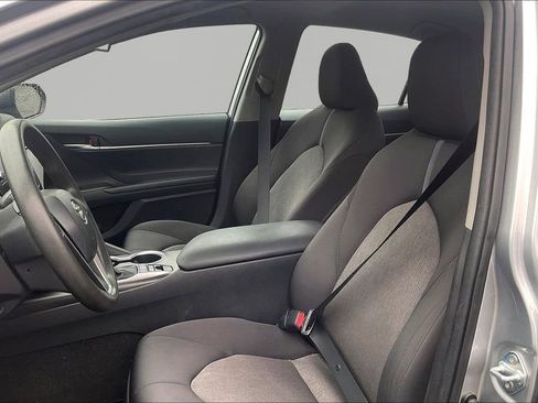 Used 2021 Toyota Camry LE image 23