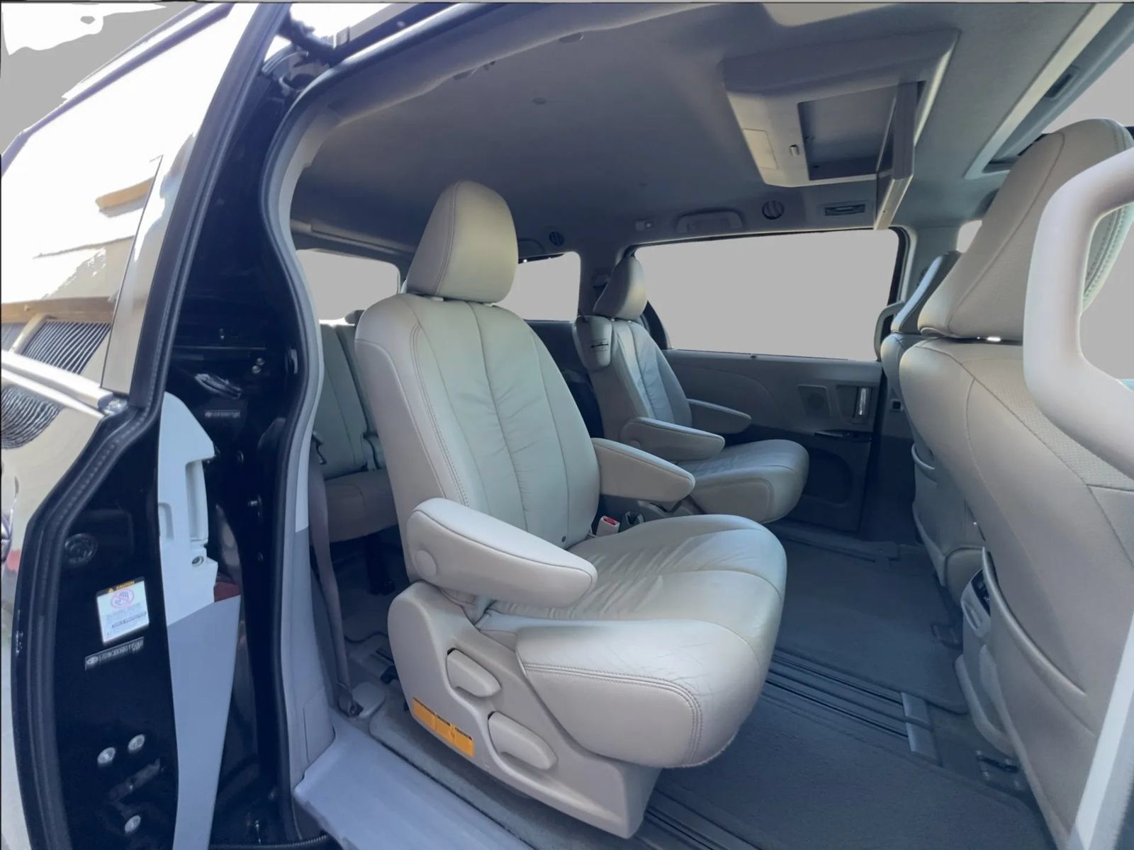 Used 2011 Toyota Sienna XLE w/ Premium Pkg FWD image 33