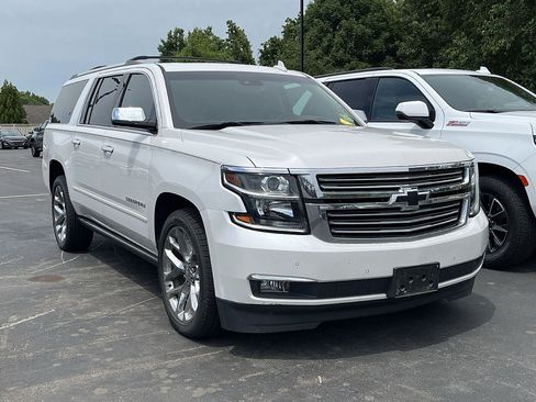 Used 2017 Chevrolet Suburban Premier AWD/4WD image 2