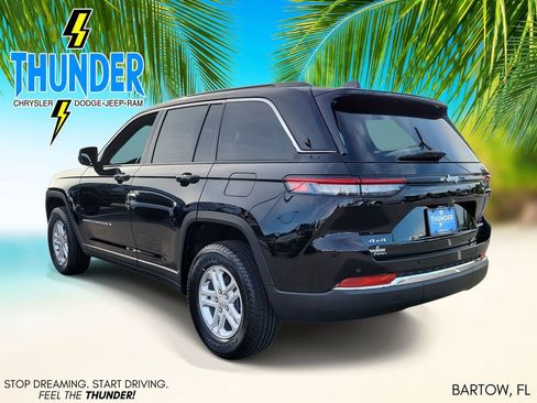 New 2025 Jeep Grand Cherokee Laredo w/ Luxury Tech Group I image 3