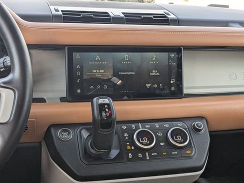 Used 2024 Land Rover Defender 110 SE image 15