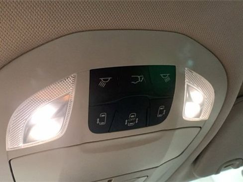 Used 2023 Chrysler Voyager LX image 13