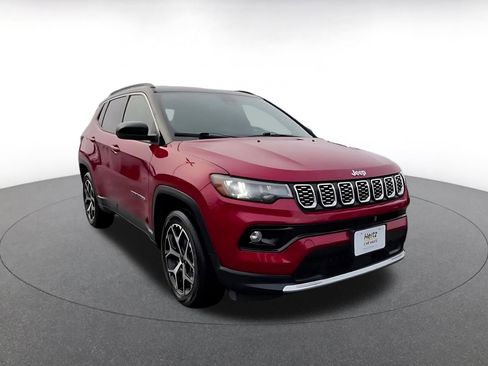 Used 2025 Jeep Compass Limited image 3