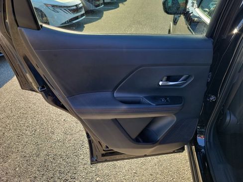 Used 2025 Nissan Kicks SR AWD/4WD image 14