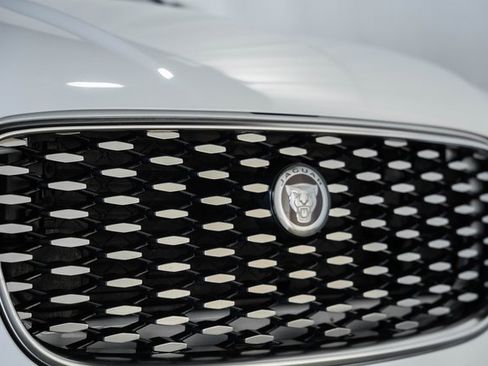 Used 2022 Jaguar F-PACE S image 10