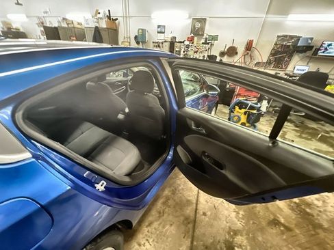 Used 2018 Chevrolet Cruze LT w/ Convenience Package image 11