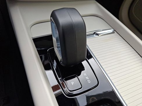 Certified 2024 Volvo XC60 B5 Core w/ Climate Package image 15