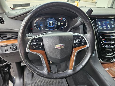 Used 2017 Cadillac Escalade ESV 4WD image 24