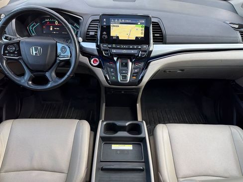 Used 2018 Honda Odyssey Elite image 3