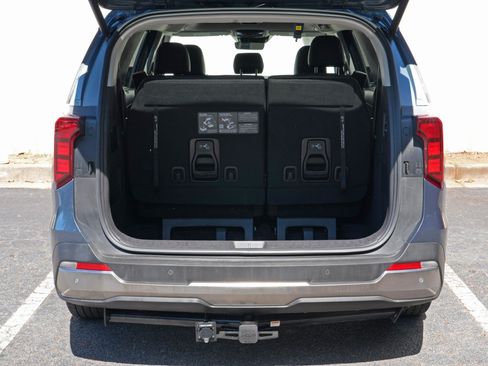 Used 2025 Kia Carnival SX FWD image 10