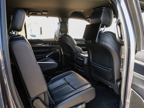 Used 2022 Jeep Wagoneer Series III w/ Convenience Group I image 36