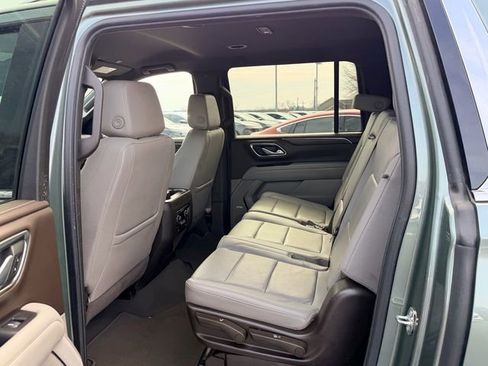 Used 2024 Chevrolet Suburban LT RWD image 12
