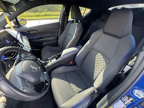 Used 2021 Toyota C-HR XLE FWD image 10