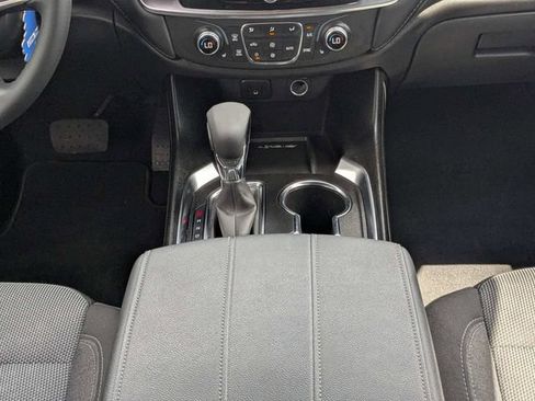 Used 2024 Chevrolet Traverse LT FWD image 20