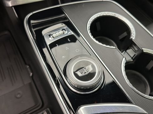 Used 2024 Cadillac Lyriq Luxury AWD/4WD image 19