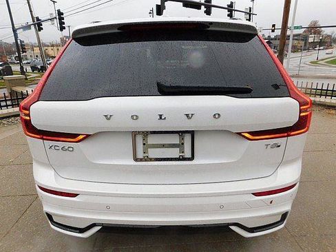 New 2026 Volvo XC60 T8 Plus w/ Climate Package AWD/4WD image 9