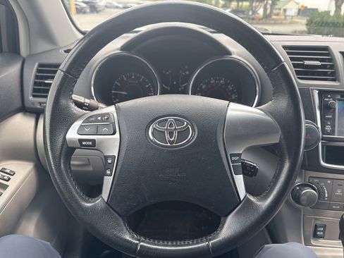 Used 2013 Toyota Highlander SE AWD/4WD image 12